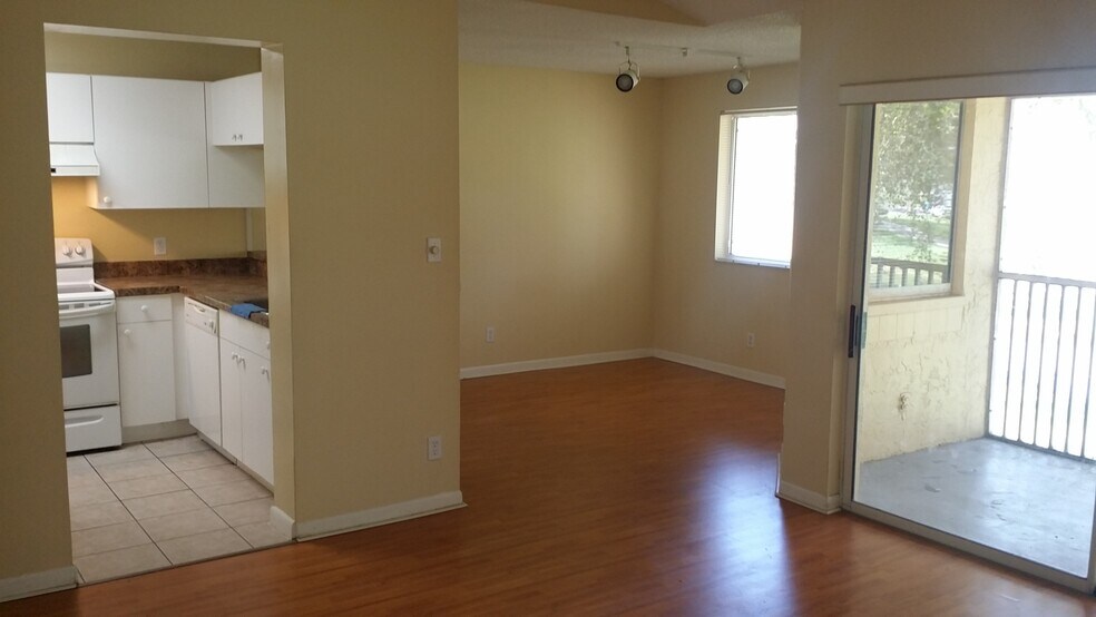 Building Photo - 1135 Coral Club Dr
