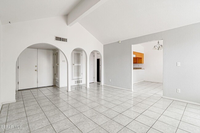 Building Photo - 3229 E Glen Dr