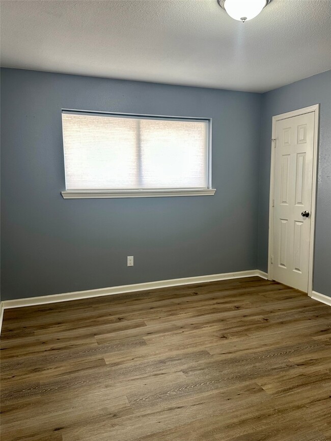 Building Photo - 15770 Chimney Rock Rd