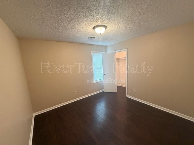 Building Photo - 5303 Sunray Dr