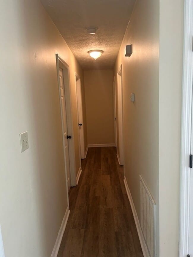 Building Photo - Southside Ranch Home     260129