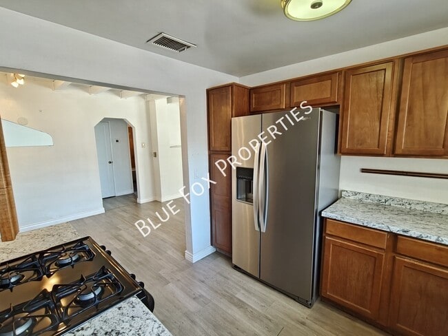 Building Photo - 2233 N Isabel Blvd