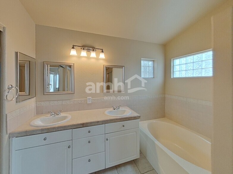 Building Photo - 956 Rainbow Rock St