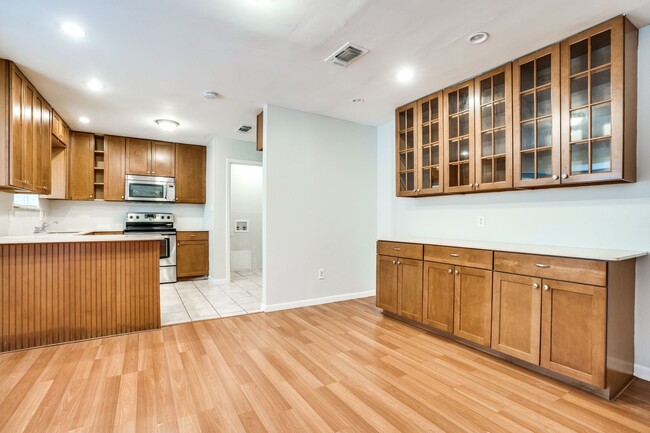 Building Photo - Easy Access To Major Highways!