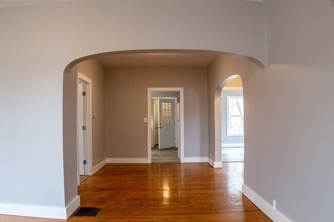 Building Photo - 1207 N Walnut St