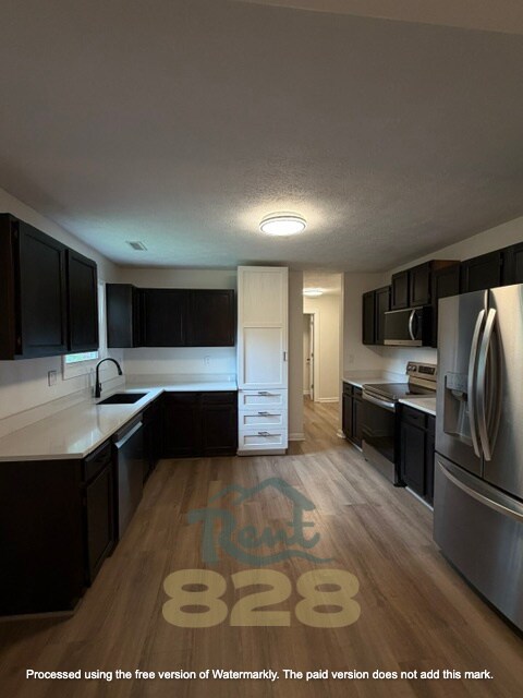 Building Photo - 609 Pineland Rd