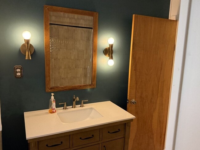 Building Photo - Newly Renovated 3-Bedroom, 1-Bathroom End-Row Townhome with Bonus Room & Backyard!