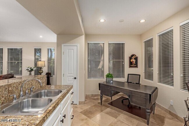 Building Photo - 15221 N Clubgate Dr