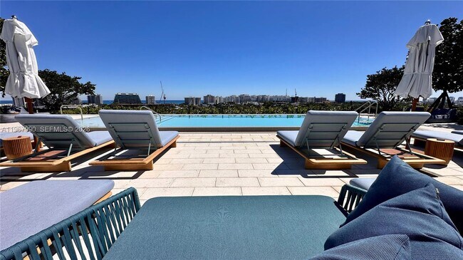 Building Photo - 9201 E Bay Harbor Dr