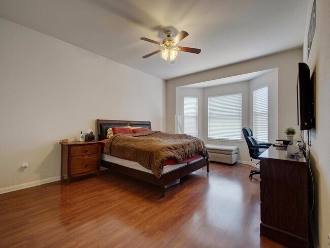 Building Photo - 15104 Fernhill Dr