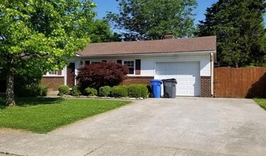 Building Photo - 1345 Canonero Dr