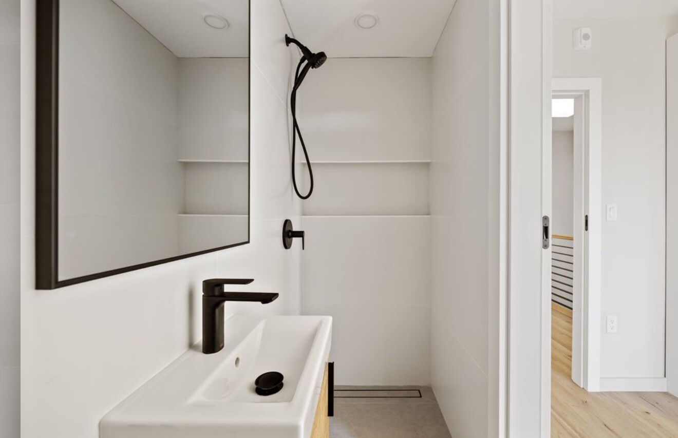 Building Photo - 17 Willow St