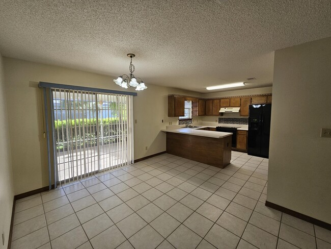 Building Photo - 7854 Pleasant Oaks Ave