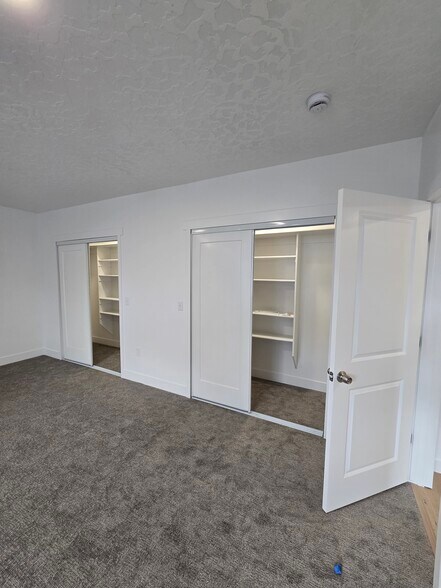 Building Photo - 844 W Fallow Dr