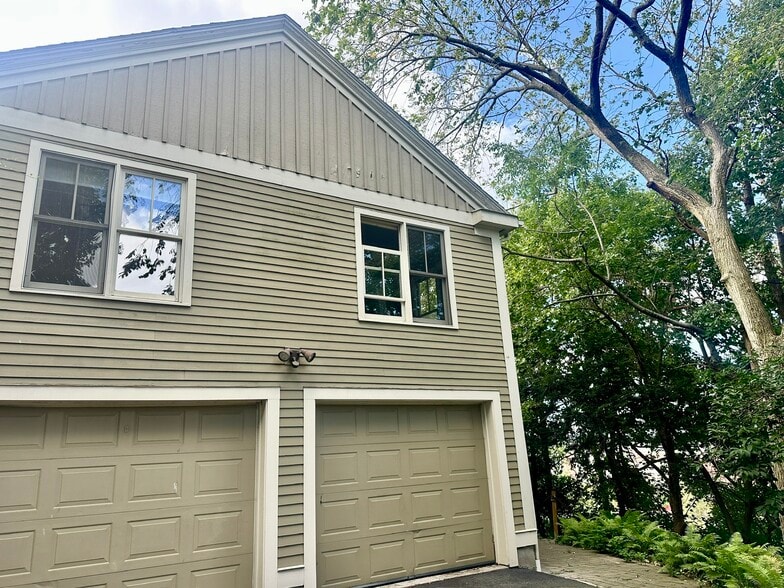 Building Photo - 19 Beech Glen St