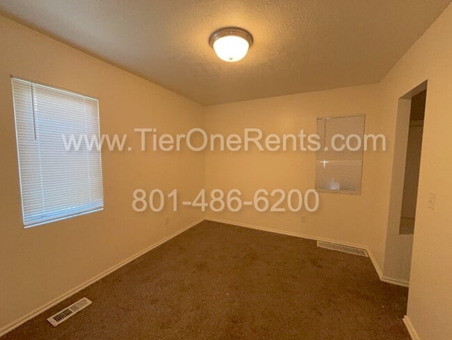 Building Photo - This property offers a NO DEPOSIT option a...