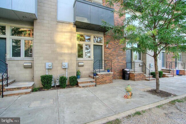 Building Photo - 412 N Front St