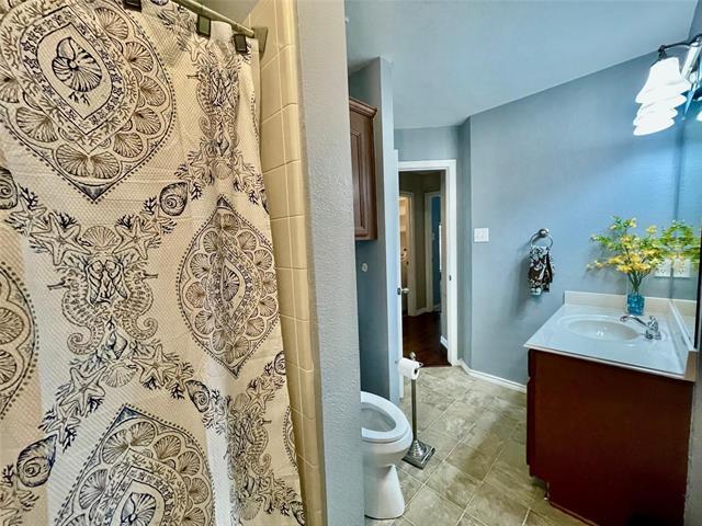 Building Photo - 3210 W Glenwood Dr