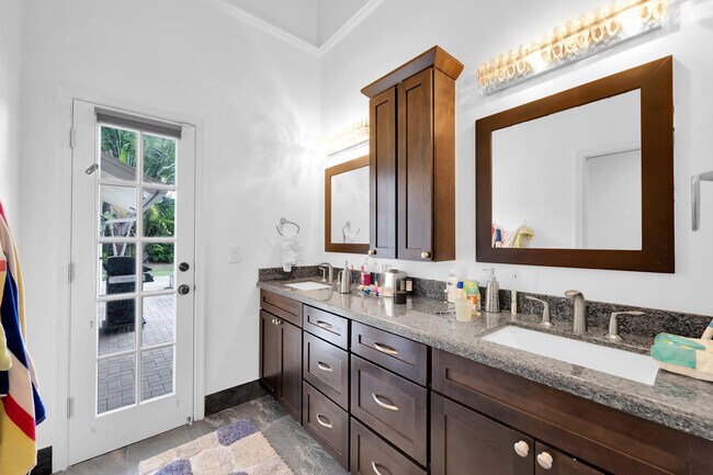 Building Photo - 4320 St Charles Way