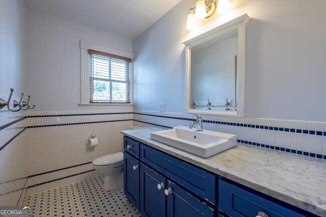 Building Photo - 765 Woodland Ave SE