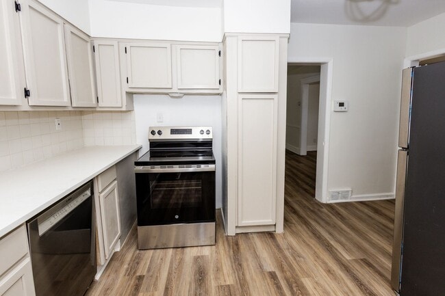 Building Photo - 3971 E 71st St