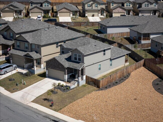 Building Photo - APPLEWOOD UNIT 1