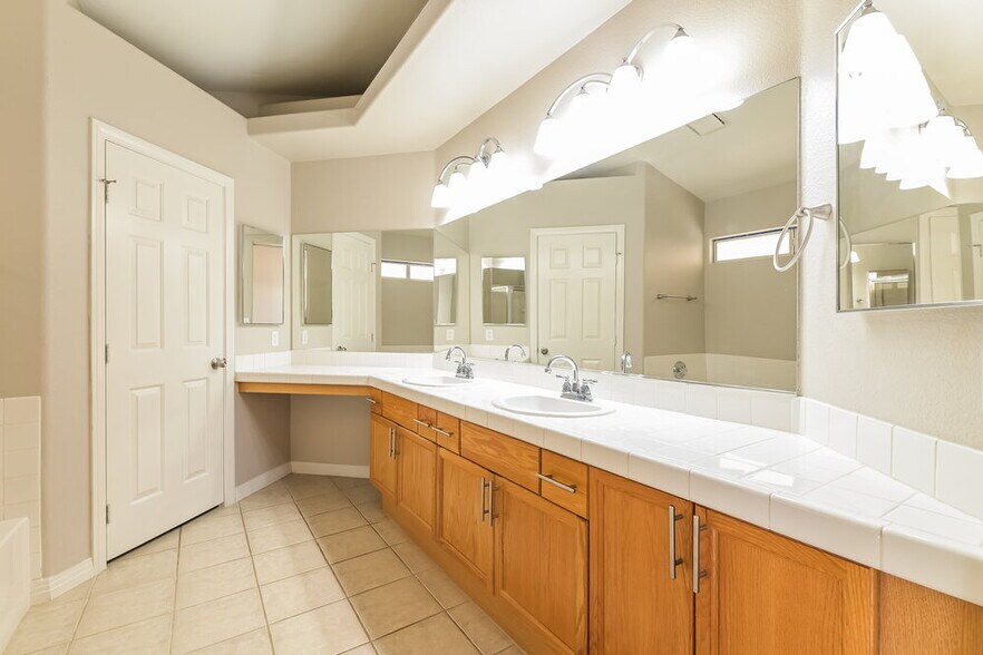 Building Photo - 827 Harbor Beach Ct