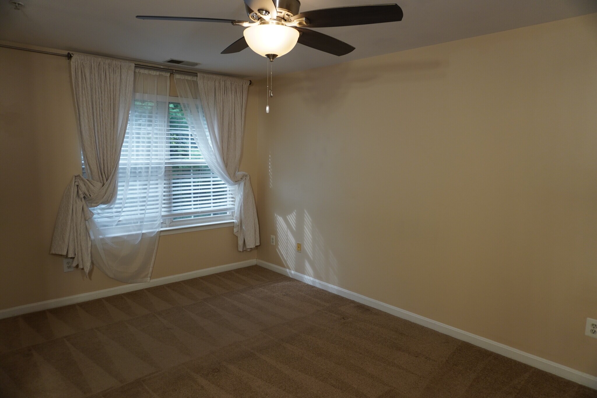 Building Photo - 8381 Township Dr