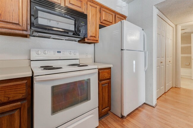 Building Photo - 200 Pecan Dr