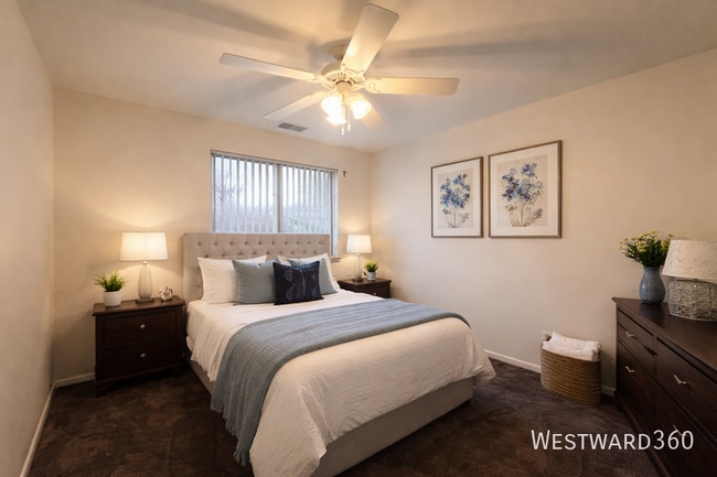 Building Photo - 1587 Stonehill Ct