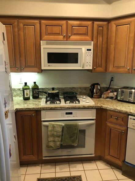 New Microwave - 12037 Tivoli Park Row