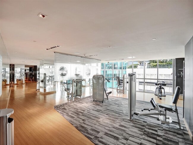 Building Photo - 900 Biscayne Blvd
