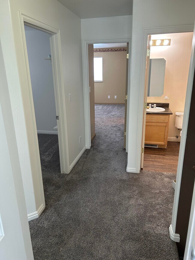 Building Photo - 2991 E 1610 S