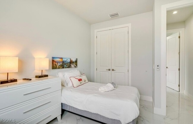 Building Photo - 117 SE 4th St