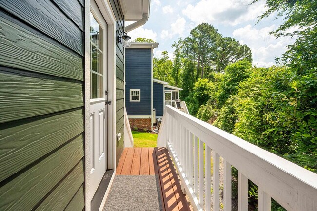 Building Photo - 2019 James St