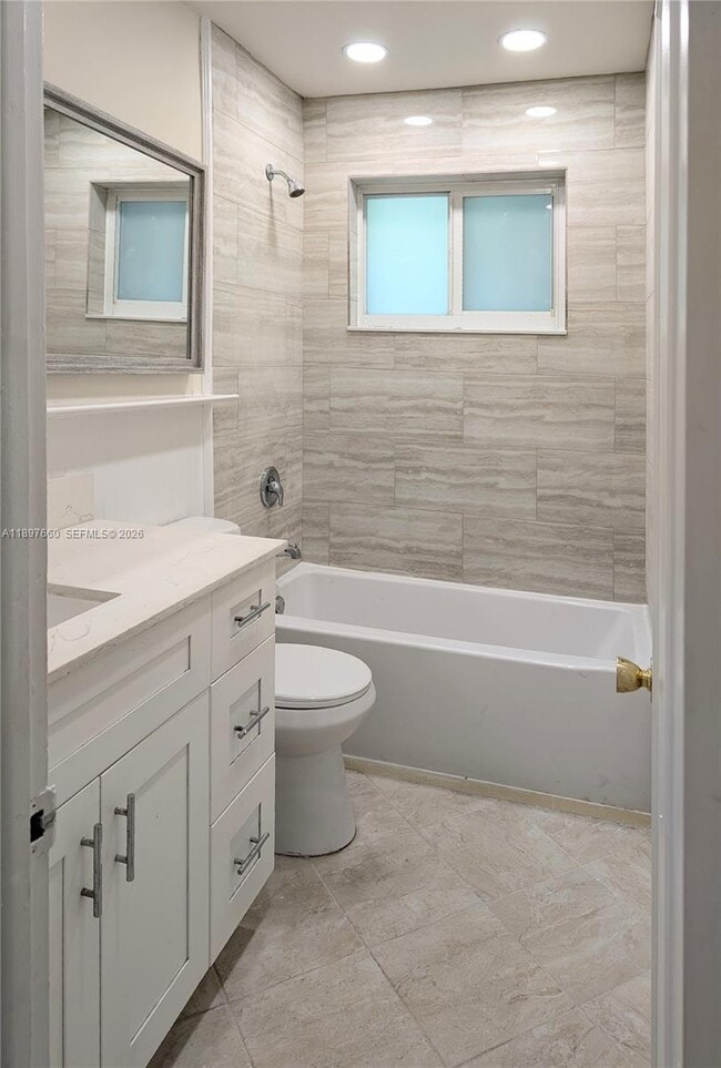 Building Photo - 856 Benevento Ave