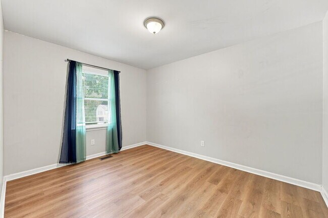 Building Photo - 839 Dalewood Dr
