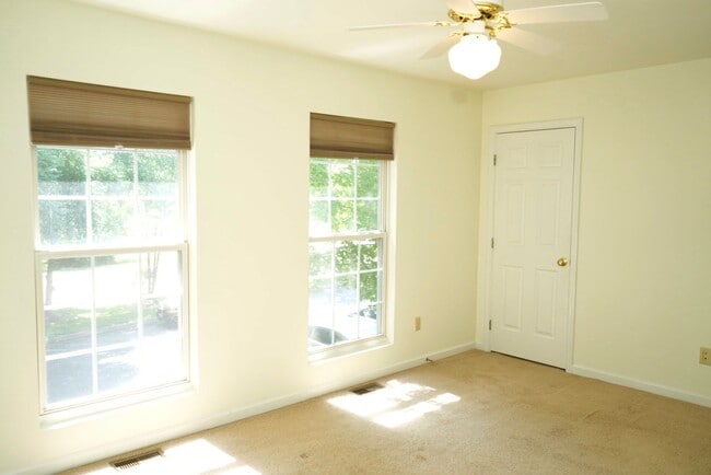 Building Photo - 111 Darien Terrace