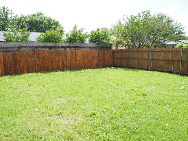 Building Photo - 3 Bed 2 Bath in Fort Worth