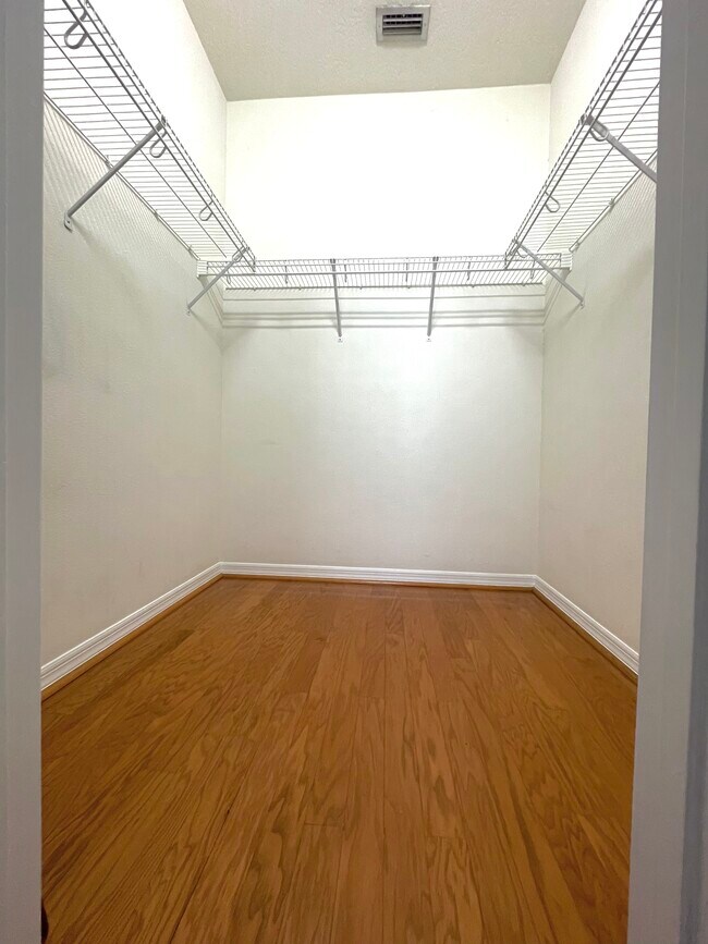 Building Photo - 7230 Hamilton Rd