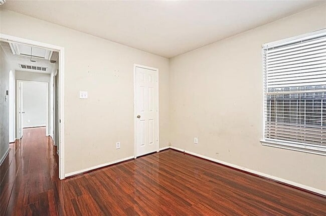 Building Photo - 14039 Maximos Dr