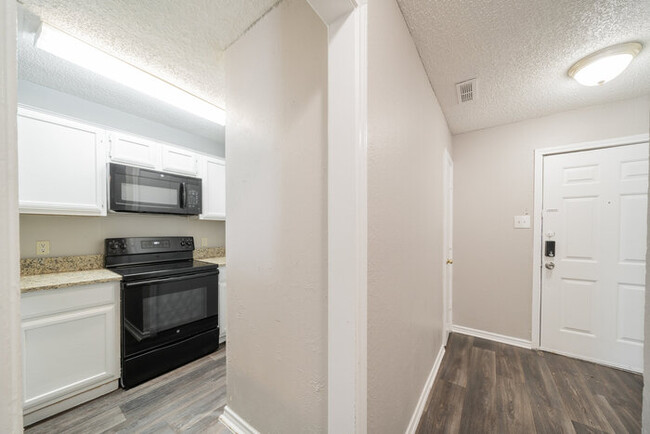 Building Photo - Wyngate Townhomes 3923D