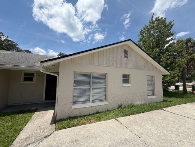Building Photo - 3 bed 2 bath tri plex near UCF