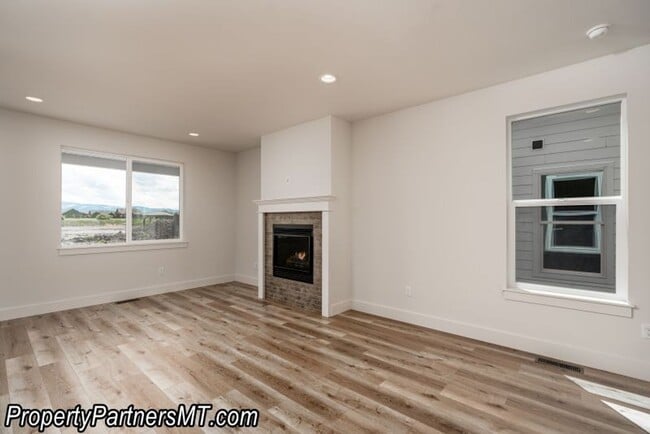 Building Photo - *** Recently built & Dog Friendly *** 3 Bed 2.5 Bath Townhouse