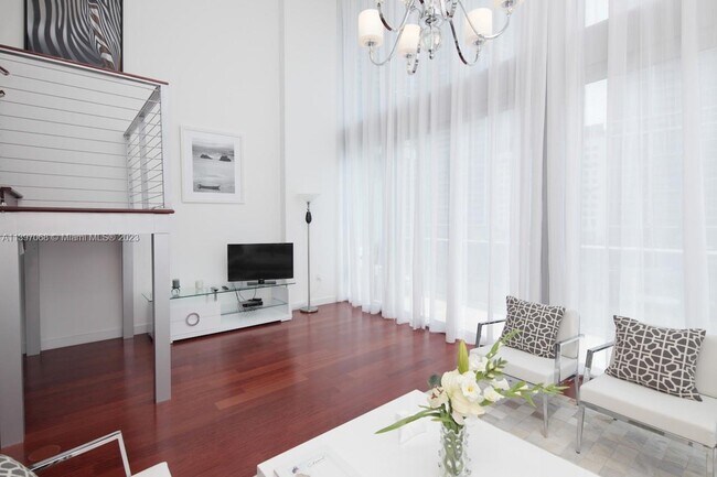 Building Photo - 200 S Biscayne Blvd