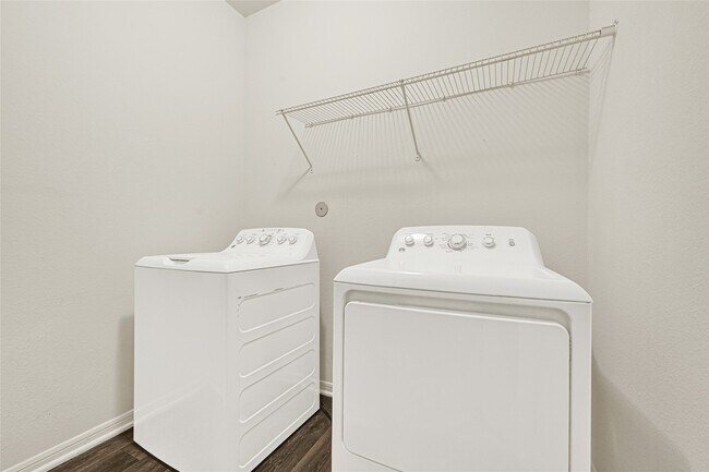 Building Photo - 10506 Pine Landing Dr