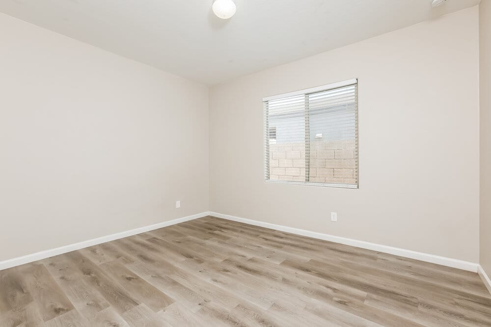 Building Photo - 4216 S 82nd Ln