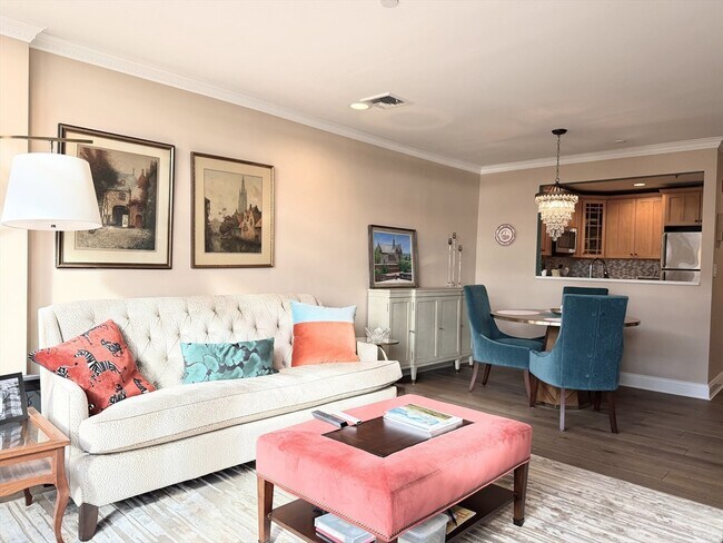 Building Photo - 540 E Broadway