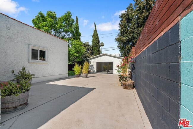 Building Photo - 4031 Edenhurst Ave