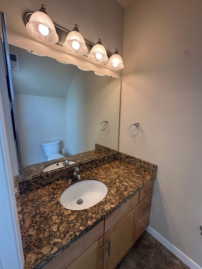 Building Photo - GORGEOUS Downtown Unit!!!